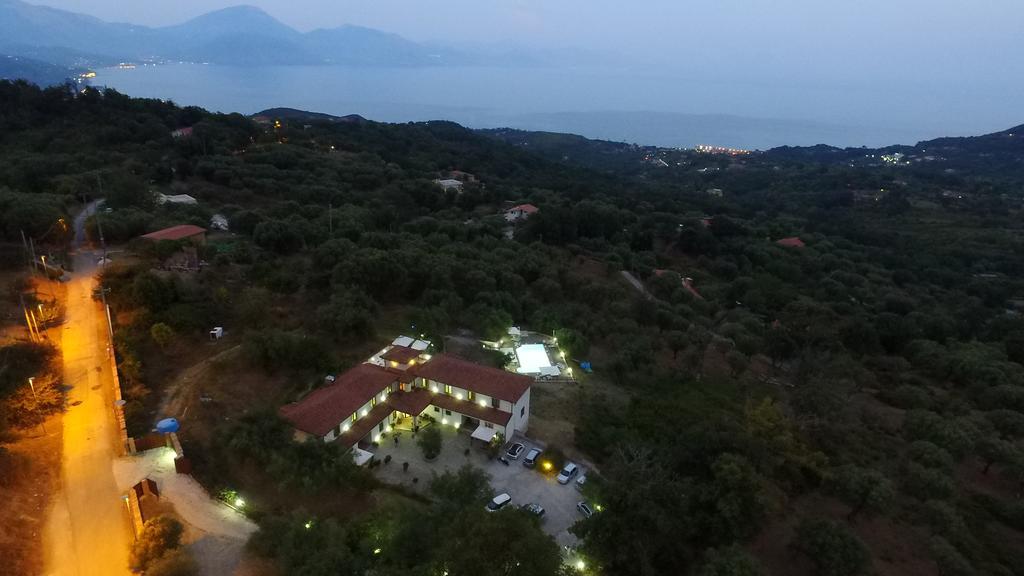 Tenuta Terre Di Bosco Oasi Di Relax Nel Cilento サン・ジョヴァンニ・ア・ピーロ エクステリア 写真